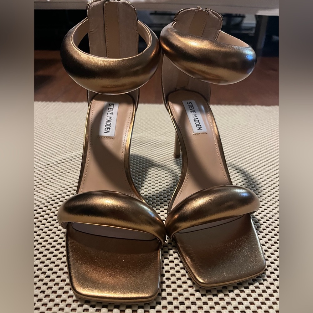 Steve Madden Squared Toe Stiletto Heel Gold Tubular Straps Back Zipper Size 7.5M